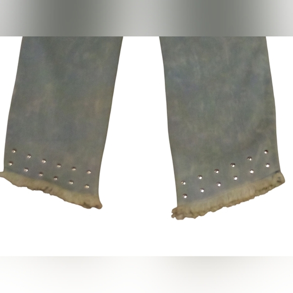 Investments- NWT, Slim Factor, Lite Washed Ankle Blue Jeans Beaded Bottoms, Med. - Picture 6 of 8